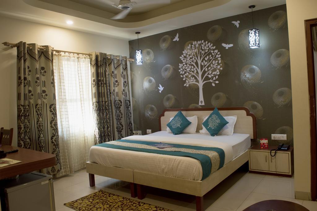 Hotel Rajlaxmi Bhopal Buitenkant foto