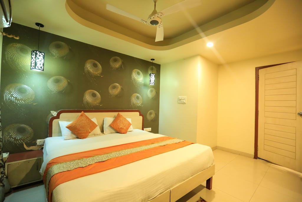 Hotel Rajlaxmi Bhopal Buitenkant foto