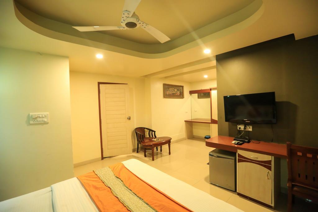Hotel Rajlaxmi Bhopal Buitenkant foto