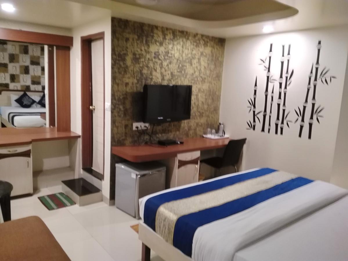 Hotel Rajlaxmi Bhopal Buitenkant foto